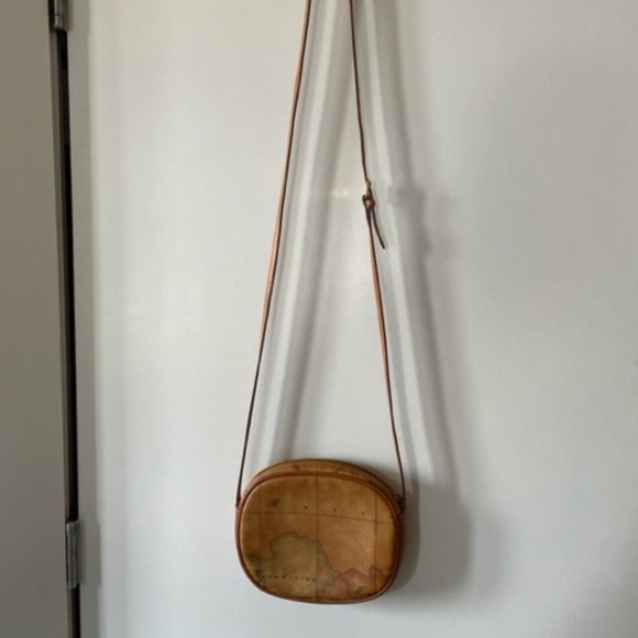 Alviero Martini Crossbody Bag htf Excellent condition Perfect For Spring - Picture 6 of 10